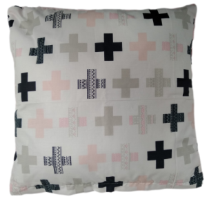 różowe geometryczne plusy dwustronna poszewka minky bawełna 40x40