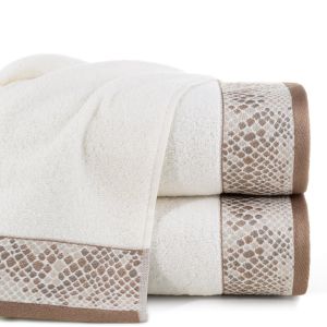 kremowy ręcznik kąpielowy GISEL z żakardową bordiurą z motywem skóry węża 450 G/M2 EUROFIRANY