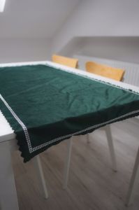 butelkowa zieleń obrus plamoodporny z cyrkoniami GLAMOUR welur exclusive RIVIERA