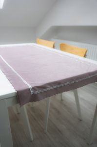 pudrowo różowy obrus plamoodporny z cyrkoniami GLAMOUR welur exclusive RIVIERA