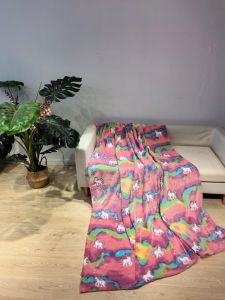 tęczowy jednorożec koc z mikrofibry świecący w ciemności 150x200 COTTON WORLD FLUO