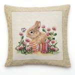 beżowy zając poszewka dekoracyjna gobelin 45x45 IRYS 