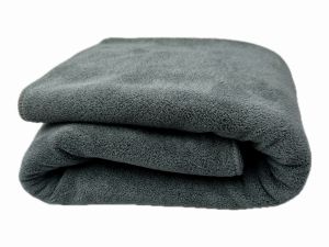 szary ręcznik fitness pro szybkoschnący