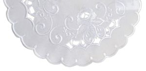 biała haftowana serwetka wielkanocna do koszyczka 6022 JEDEKA