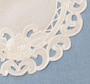 biała haftowana serwetka FI 30 8810